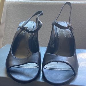 Brown medium size heel dress shoes